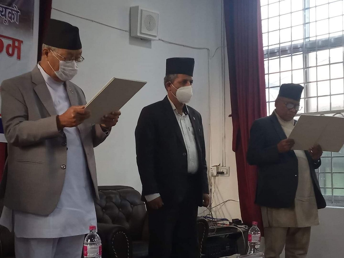 मन्त्री डोबाटेले लिए सपथ