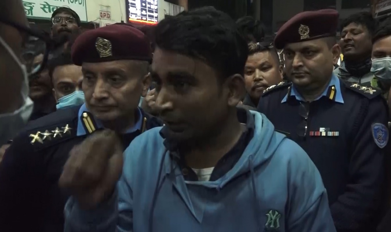 राष्ट्रपति सवार हुँदा सडकमा हिँडेको बात लगाएर डाक्टर कुट्ने प्रहरी निलम्बित