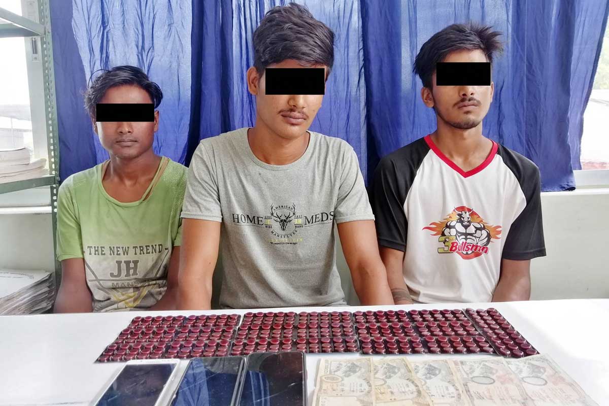 अवैध लागूऔषधसहित तीन जना पक्राउ