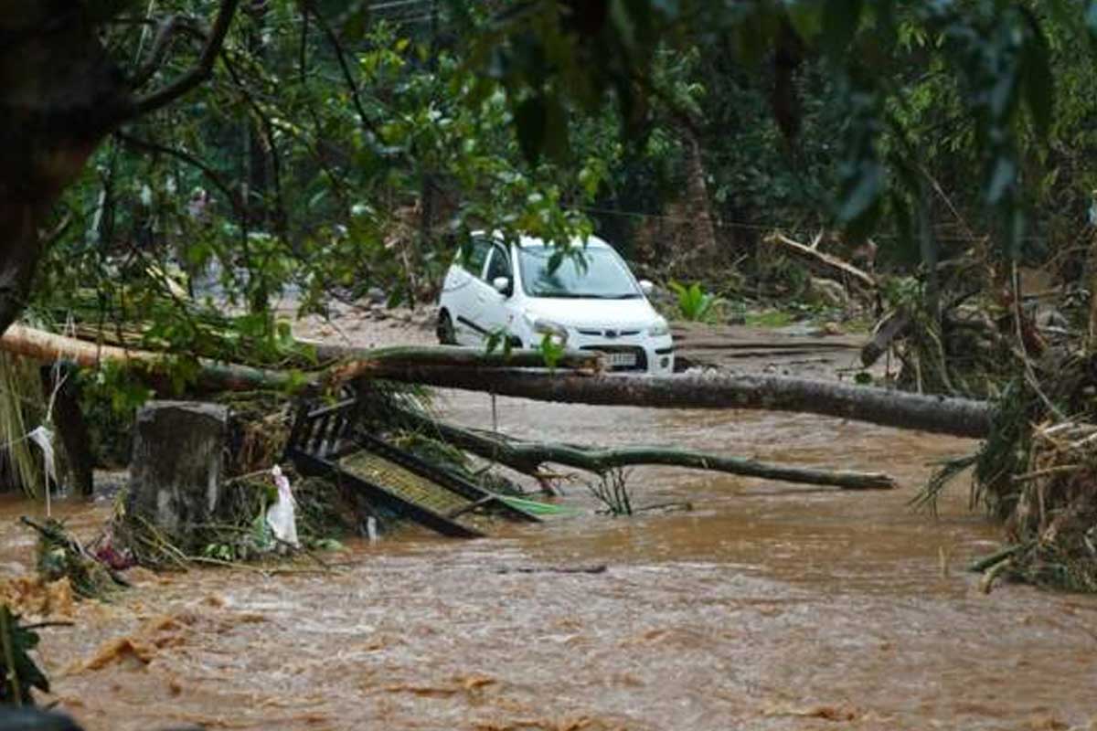 अपडेट- वर्षा र बाढीबाट भारतमा १८ को मृत्यृ, दर्जनौं बेपत्ता