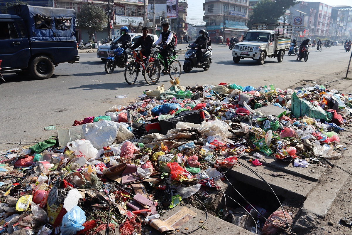 पाँच दिनदेखि उठेन उपत्यकाको फोहर