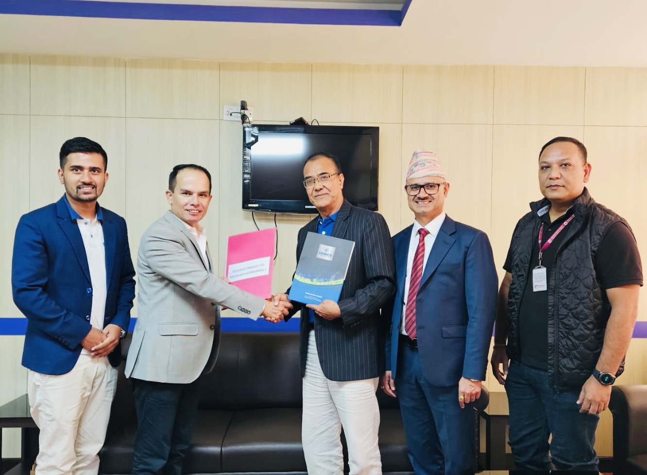 फोर्स मोटर्सको गाडी खरिद गर्ने ग्राहकलाई रिलायन्स फाइनान्सबाट सहजपूर्ण कर्जा
