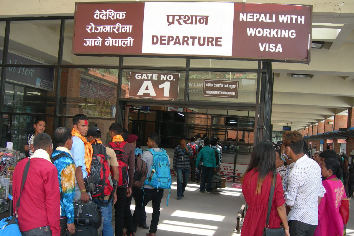 १ प्रतिशतलाई मात्र 'फ्री-भिसा, फ्री टिकट', ९६ प्रतिशतको राहदानी रोजगारदाताको नियन्त्रणमा
