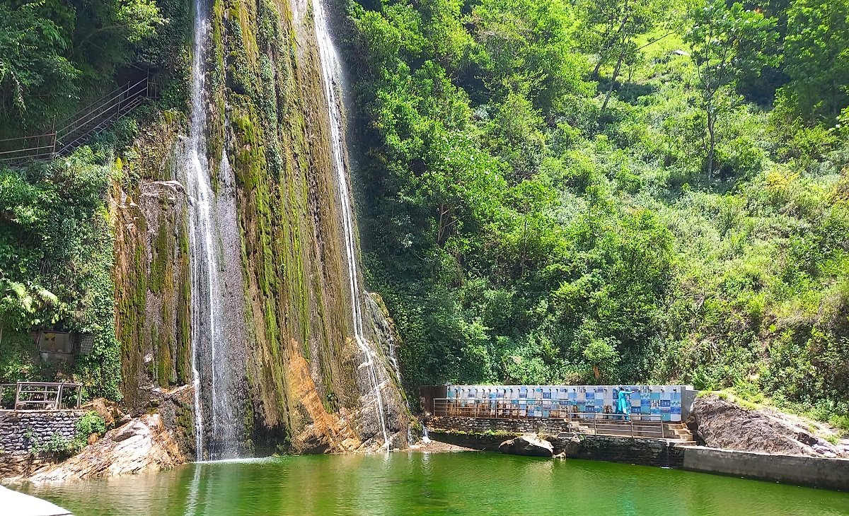 आन्तरिक पर्यटकका लागि आकर्षणको केन्द्र 'गाईघाट झरना'