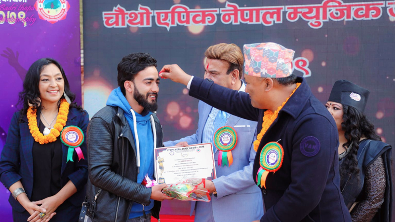 सपनाको चाङ बोकेर राजधानी छिरेका भट्ट सांगीतिक यात्रामा अघि बढ्दै