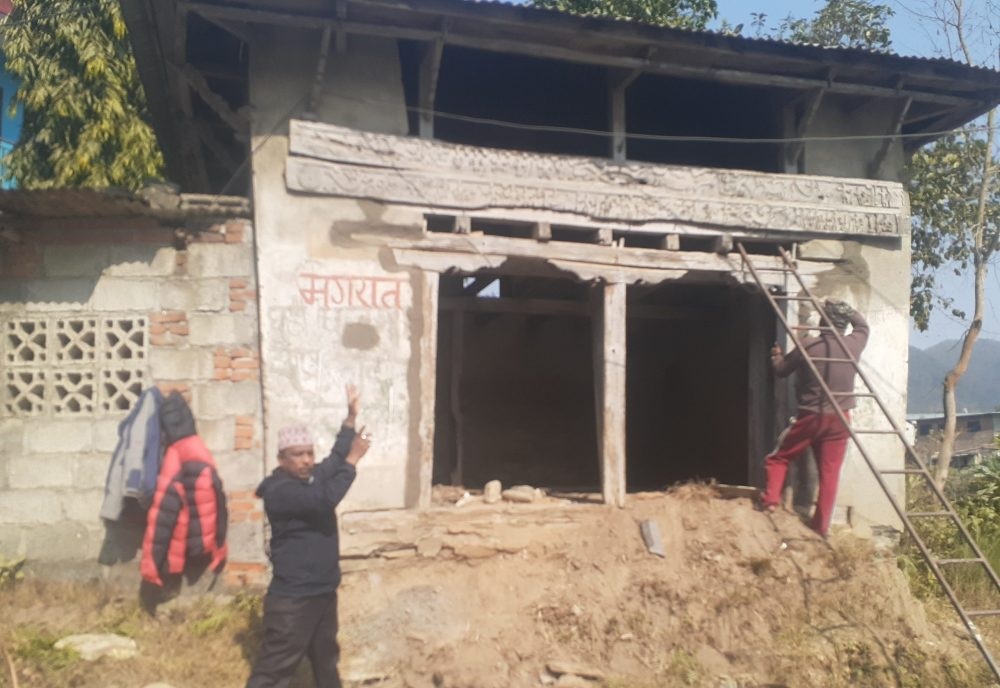 जो व्यक्तिगत लगानीमा जीर्ण पाटी संरक्षण गर्दैछन्