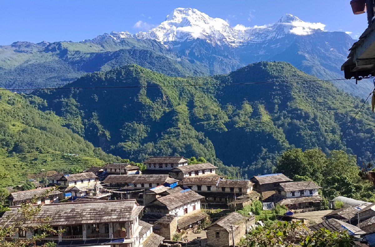पर्यटक लोभ्याइरहने घान्द्रुक, गुरुङ समुदायको जीवन्त संग्रहालय