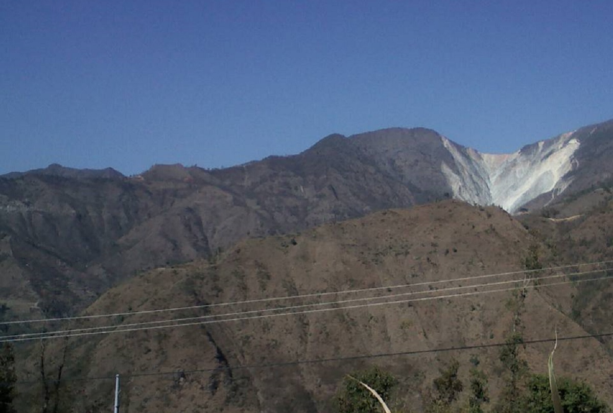 घ्याप्चे पहिरोको उच्च जोखिममा गैराथोक र अर्चलेका बस्ती