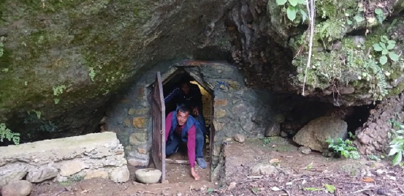 पर्यटक लोभ्याउने रामपुरको वशिष्ठ गुफा