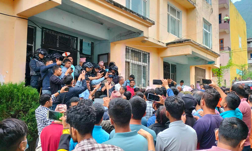 पेट दुखेकी बालिकाको मृत्यु भएपछि गुल्मी अस्पतालमा तनाव