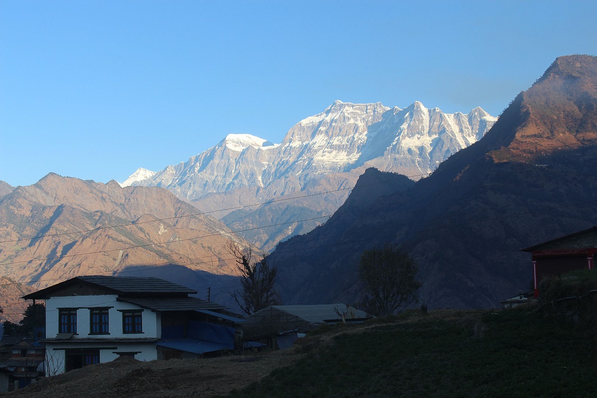 हिउँ नपर्दा कालो देखियो हिमालको फेदी