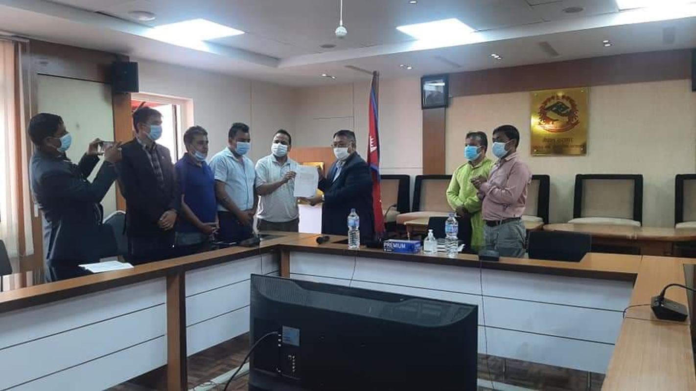 प्रवेशपत्र देखाएर खोप लगाउने व्यवस्था मिलाउन विद्यार्थीको माग