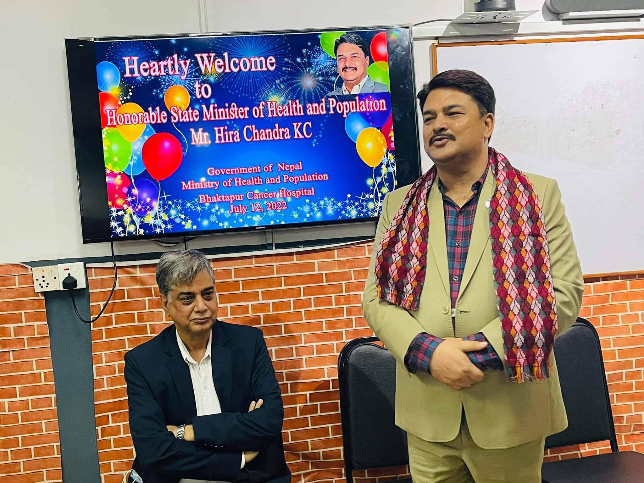 प्रत्यारोपण केन्द्र र क्यान्सर अस्पताल पुगेका राज्यमन्त्रीको निर्देशन- बिरामीलाई दु:ख दिने काम नगर्नुस्