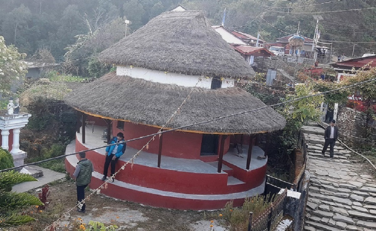 पर्यटकलाई राइनासकोट देखाउन जुटेका होमस्टे