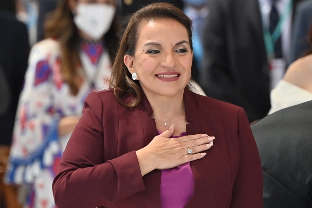 होण्डुरसको पहिलो महिला राष्ट्रपतिका बनिन् सिओमारा क्यास्ट्रो