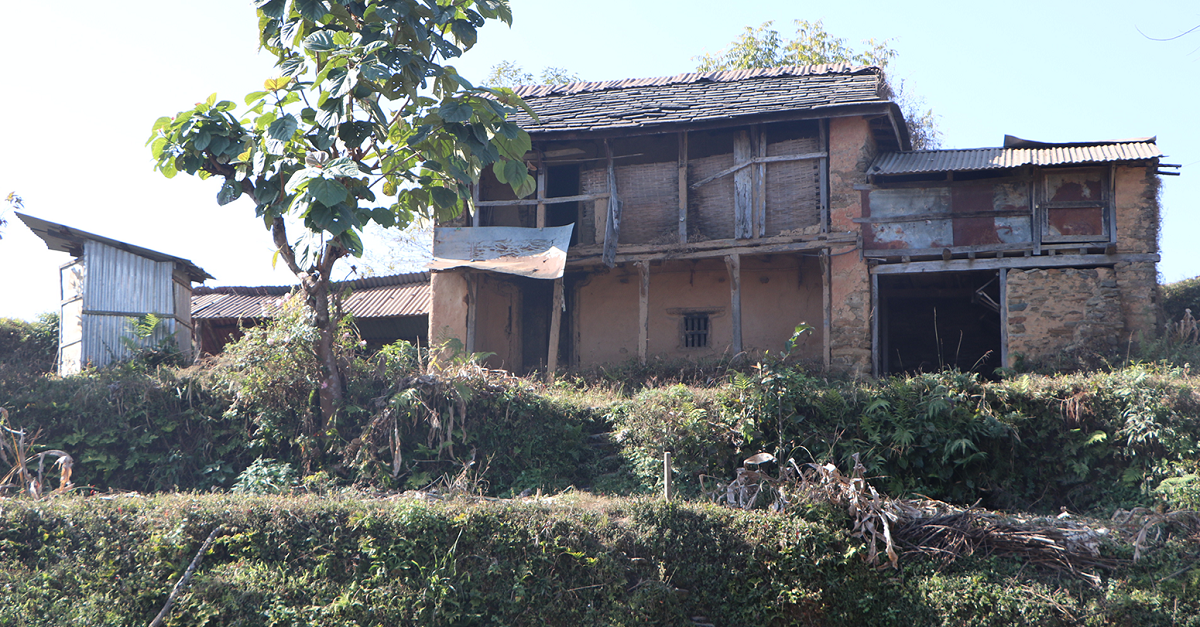 रित्ता घरले विरक्तिएको गाउँ