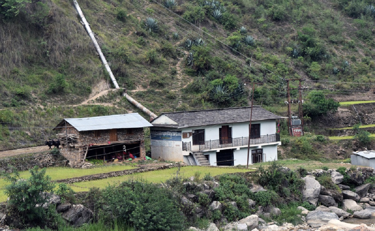 पहिरोले विद्युत् आयोजनाको नहर बगाएपछि निसीखोलाका एक हजार बढी घर बिजुलीविहीन