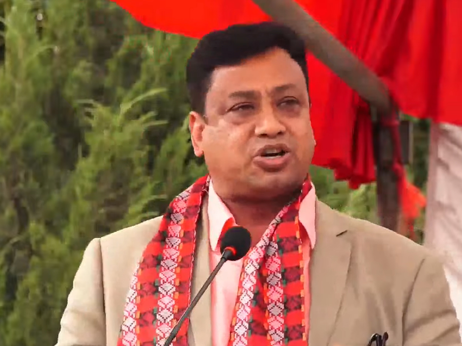 एमालेका हावादारी नेताले हावादारीलाई नै टिकट दिए : इन्द्र बानियाँ