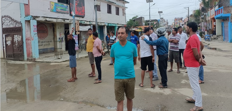 व्यापारीलाई कुटेपछि जलेश्वर बजार बन्द