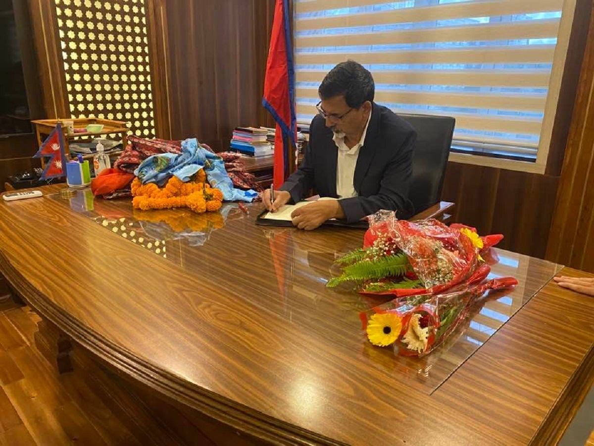 मन्त्रालयको कार्यभार सम्हाल्दै जनार्दनले भने- अर्थ व्यवस्था सुदृढ गरेर लैजान्छु