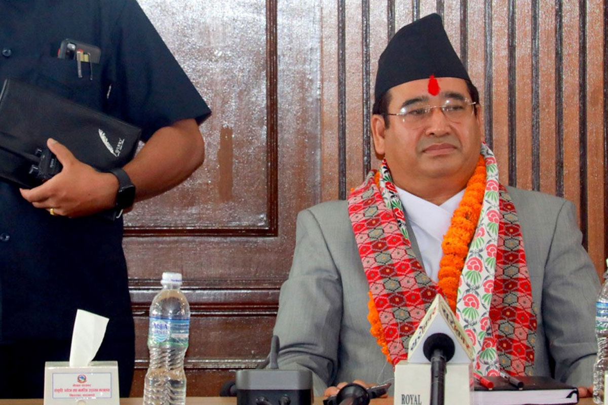 'लाइनमा बस्नुस्' भन्दा सुरक्षागार्डलाई थुनाउने मन्त्रीले मागे थप सुरक्षा
