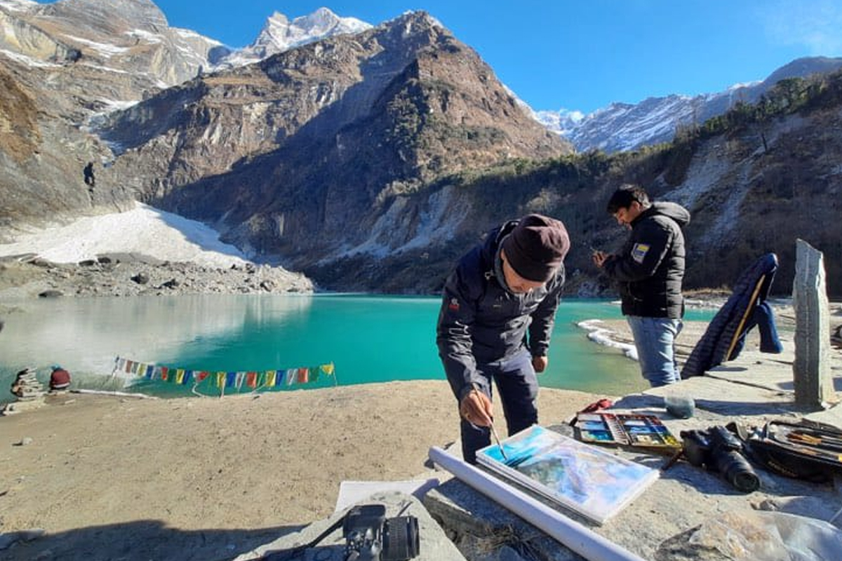 कापुचे कलायात्रा : कुचि चोप्‍न नभ्याउँदै आइस बन्थ्यो पानी