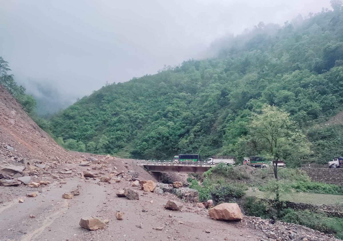 पहिरोले कालीगण्डकी कोरिडोर अवरुद्ध - नेपाल समय :: Nepal Samaya - Online News Portal