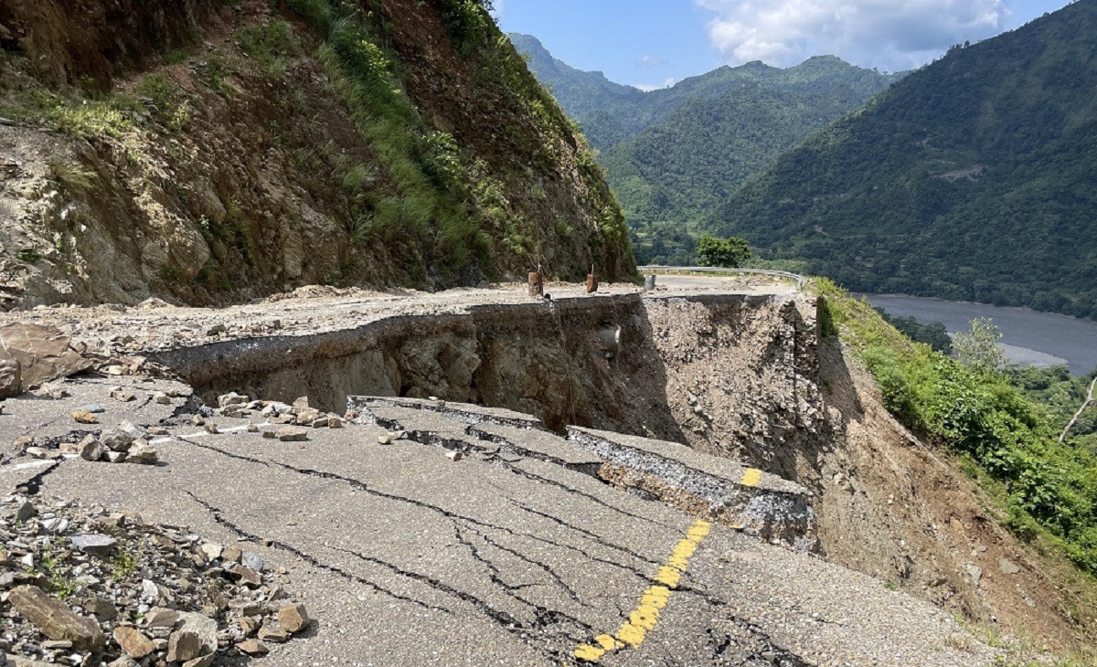 जोखिमपूर्ण बन्दै कालीगण्डकी करिडोर सडक