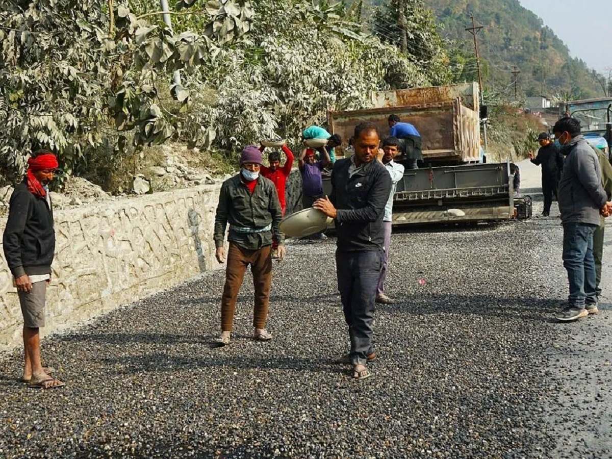 ट्र्याक खुलेको २४ वर्षपछि सडक स्तरोन्नति