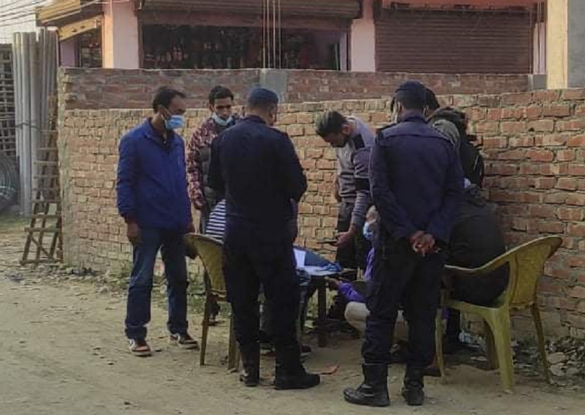 प्रतिडोज ७ हजारमा कोभिड खोप बेच्ने दुई स्वास्थ्यकर्मी पक्राउ