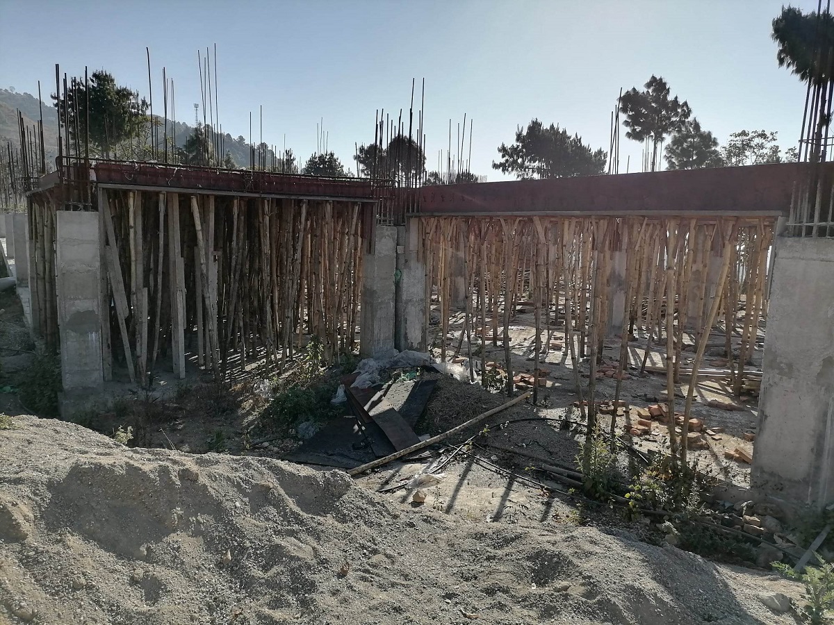 हतारमा शिलान्यास, दुई वर्ष वित्दा पनि पुरा भएन काम