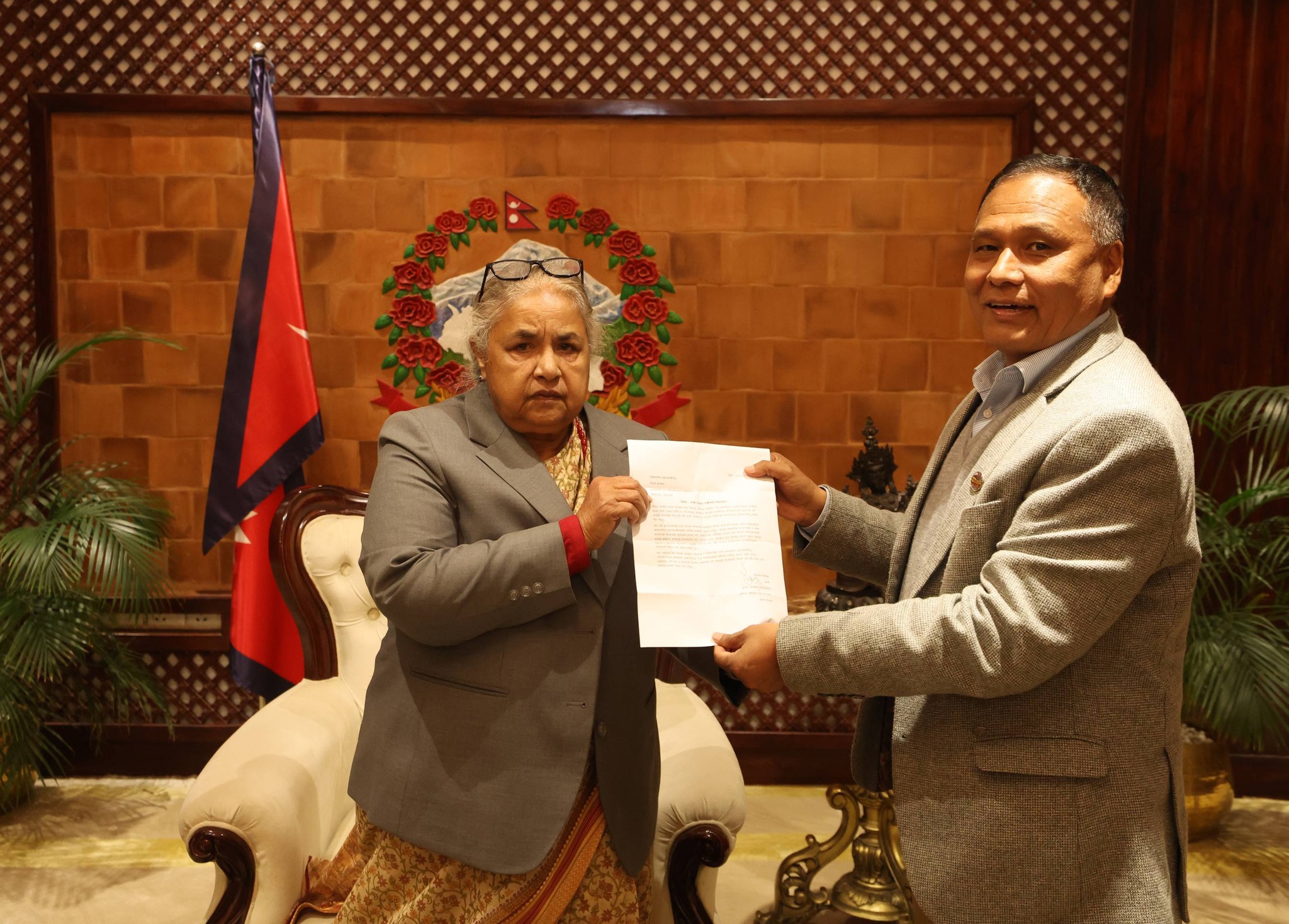 ऊर्जामन्त्री घिसिङले प्रधानमन्त्रीलाई बुझाए राजीनामा