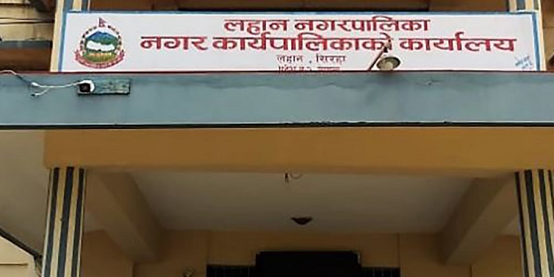 लहानका अतिक्रमित संरचनामा डोजर लगाइँदै