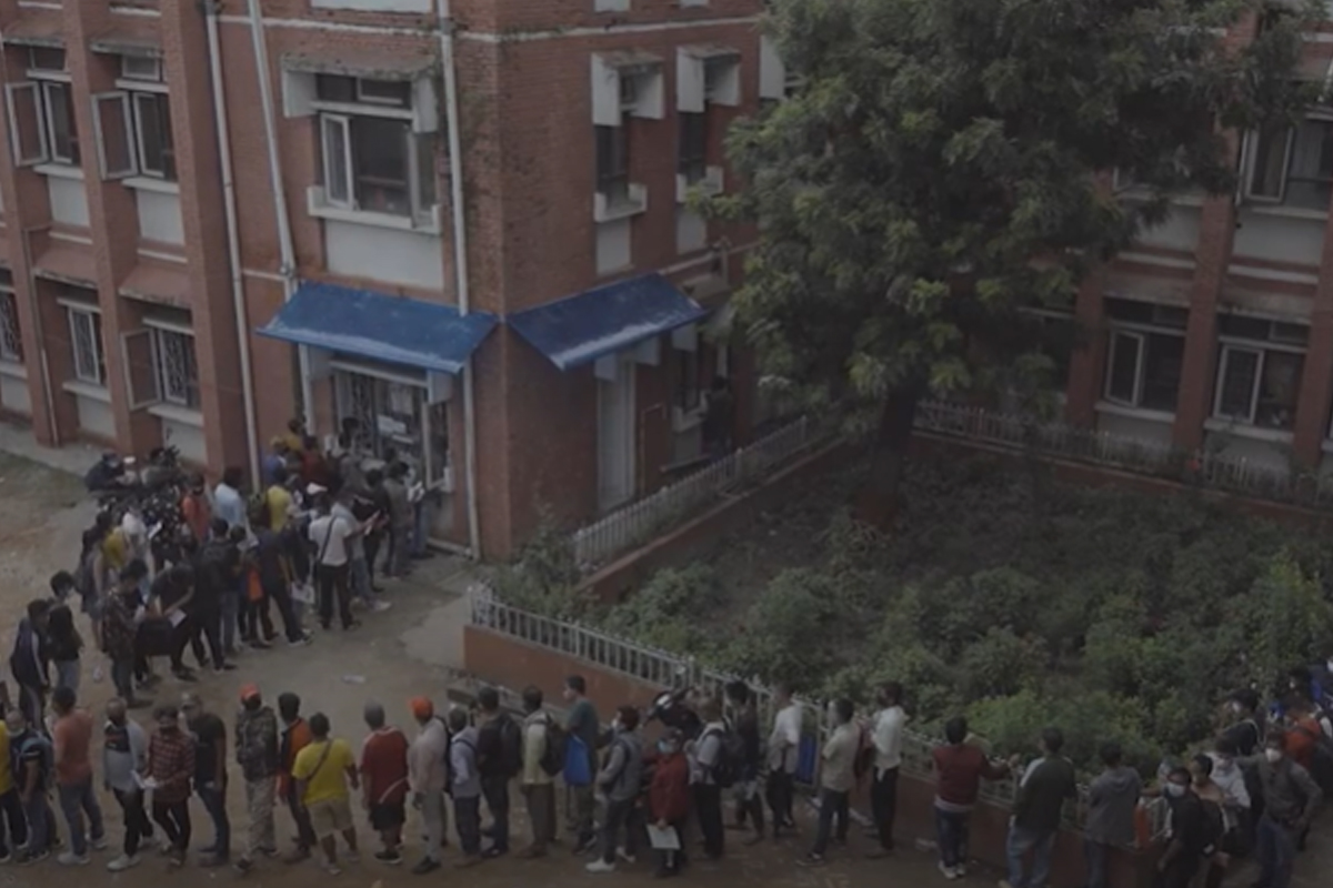 बिदेसिने युवाका दुःखैदुःख : न देशले रोजगारी दिन्छ, न समयमै खोप कार्ड