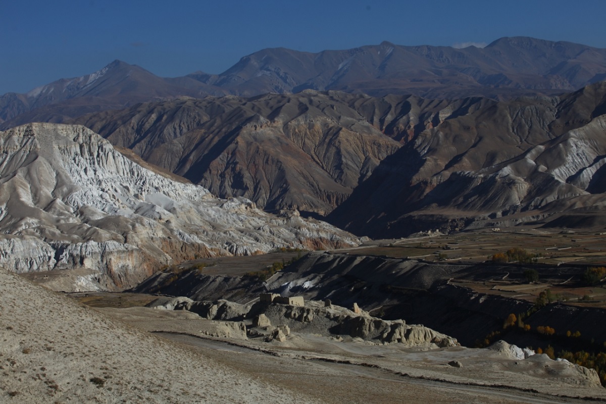मनै लोभ्याउने लोमान्थाङ [तस्बिरमा]