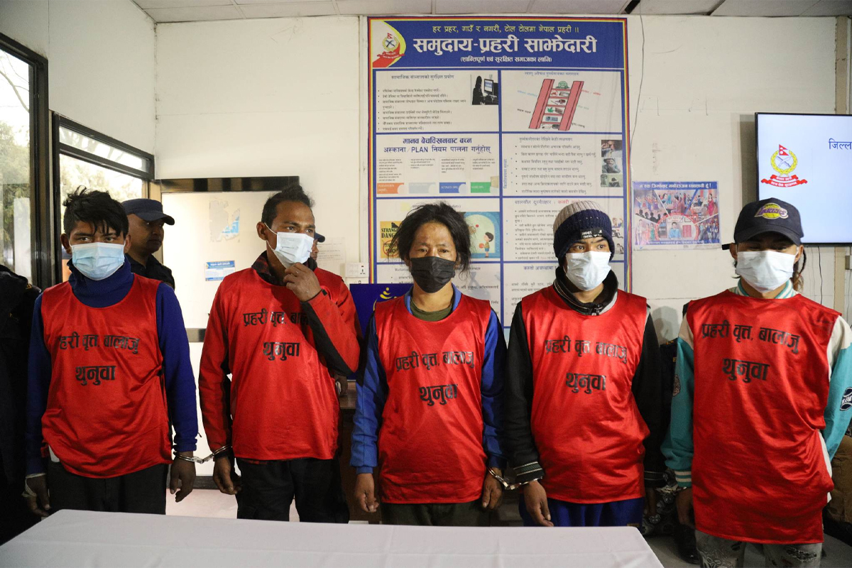 यी हुन् गोंगबुमा मोबाइल लुट्ने र प्रहरीको गाडी जलाउने ९ अभियुक्त