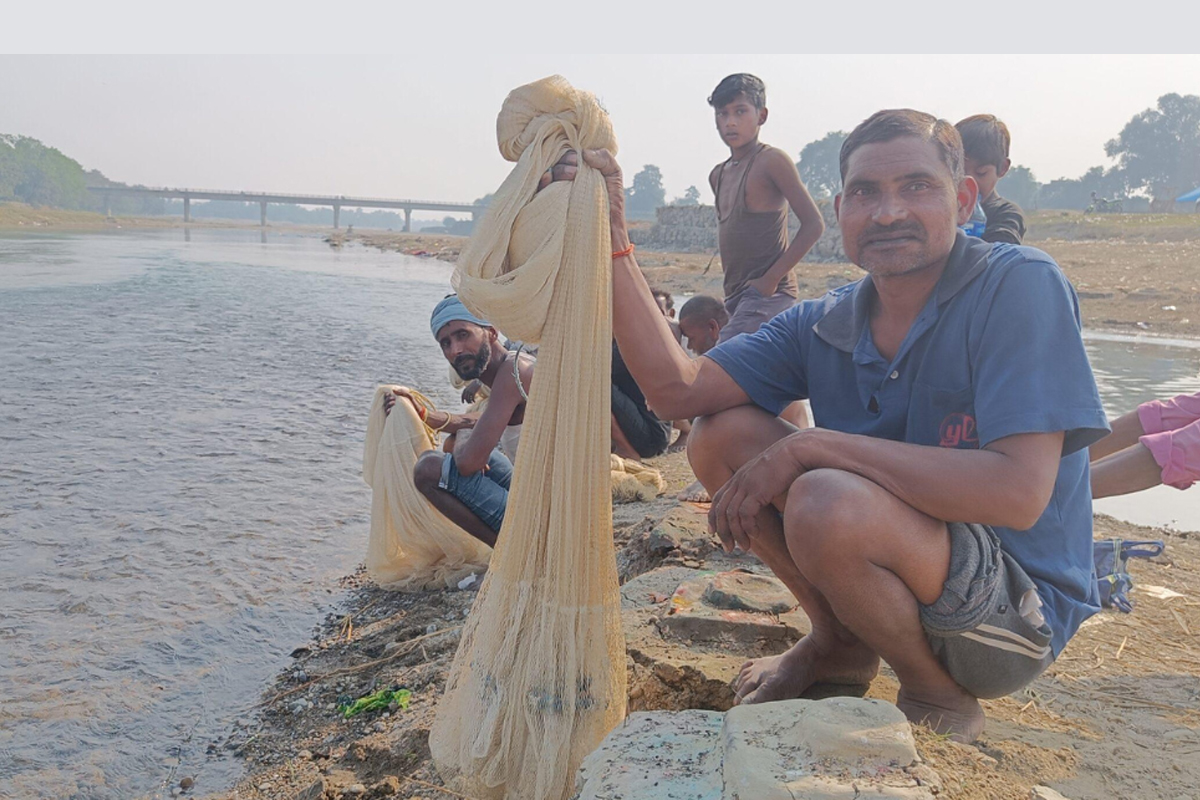 कञ्चनपुरको दोदा नदीमा हराउन थाले रैथाने प्रजातिका माछा