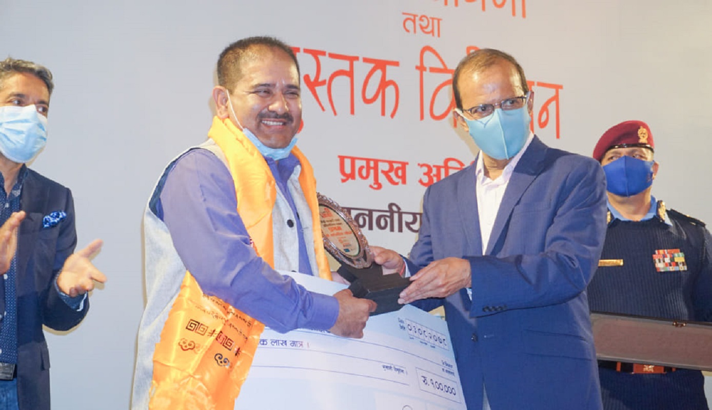 बाह्रखरी कथा प्रतियोगिता : न्यौपानेको 'अन्तिम अतिथि' पहिलो, यी हुन् उत्कृष्ट २५ कथाकार