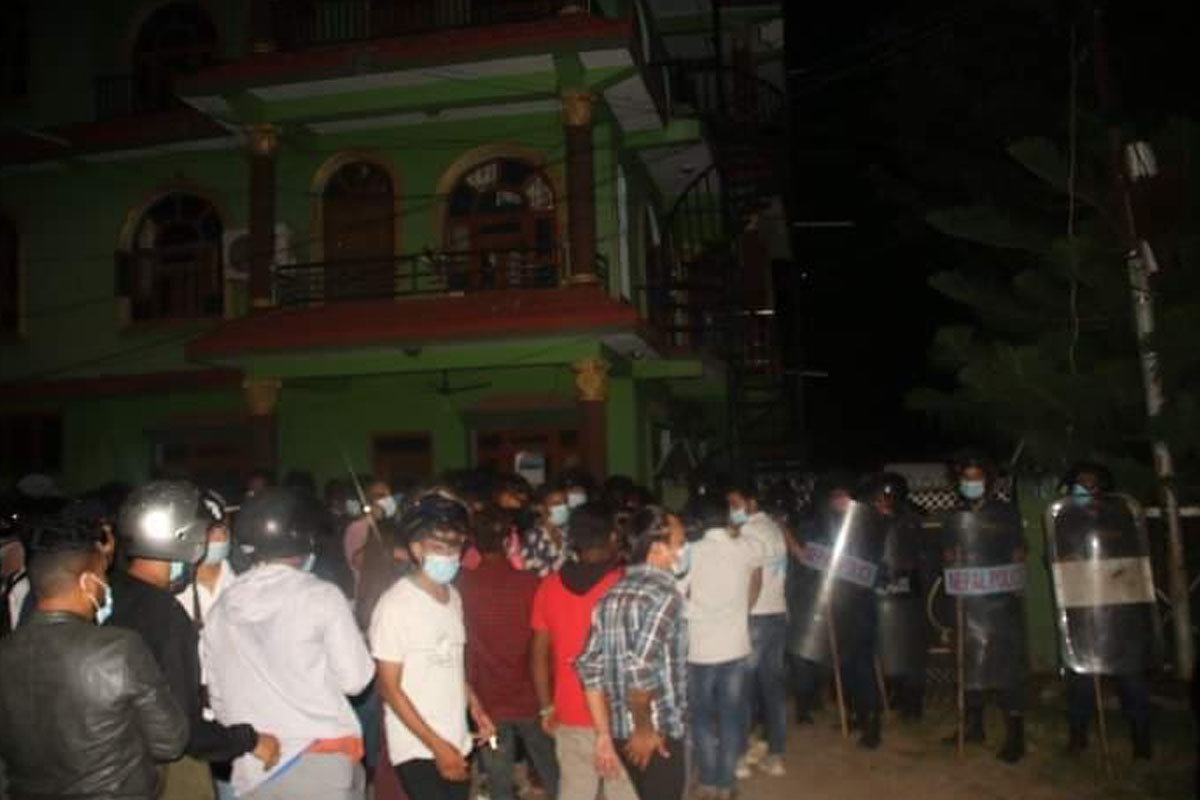 मध्यपश्चिम विश्वविद्यालयको भीसी निवासमा ढुंगामुढा, झडपमा घाइते ४ विद्यार्थी अस्पताल भर्ना