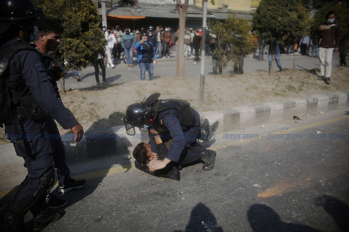 नयाँ बानेश्वरमा तनाव [फोटोफिचर]