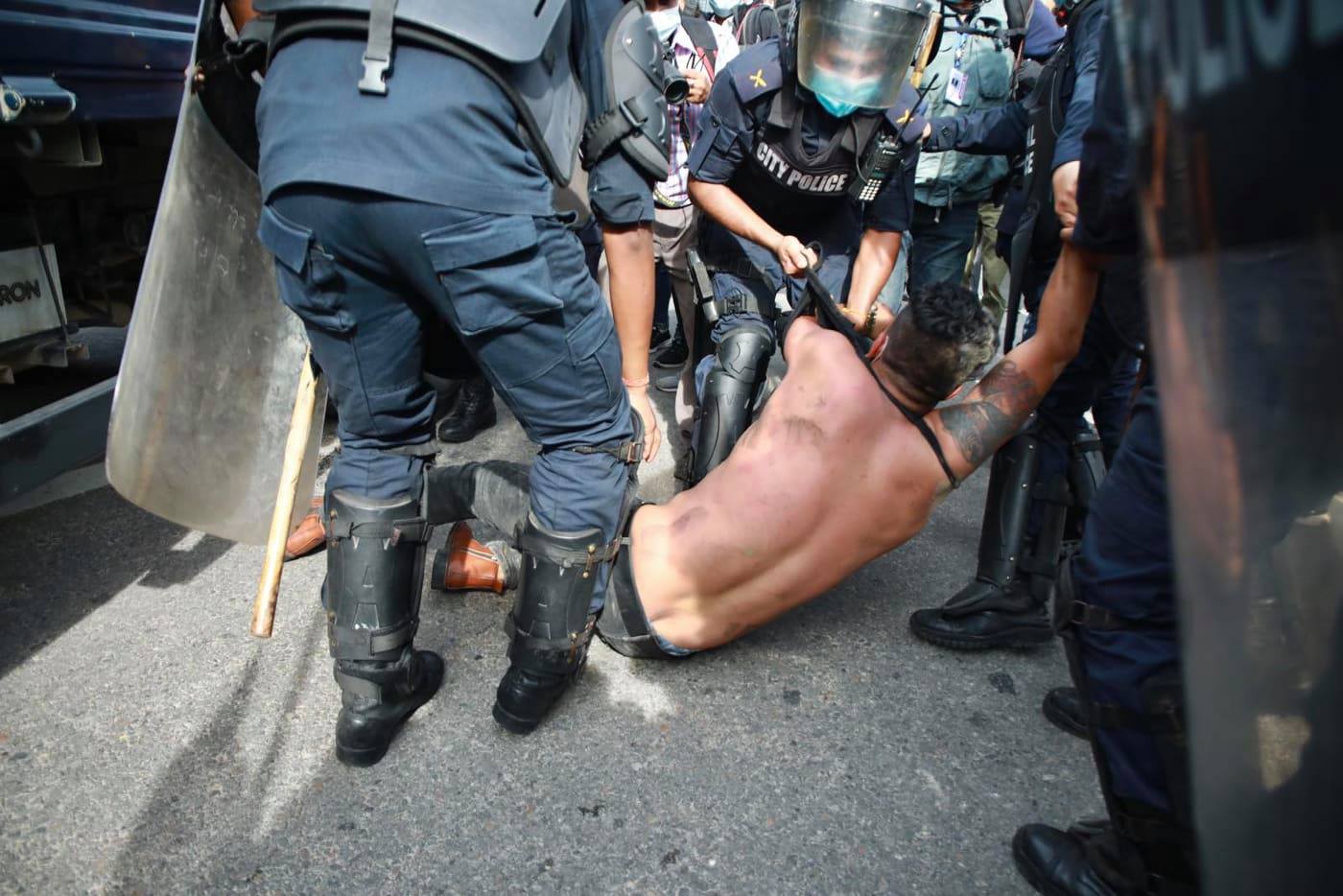 एमसीसीको विरोधमा उत्रिएका प्रदर्शनकारी र प्रहरीबीच बानेश्वरमा झडप [७ तस्बिर]