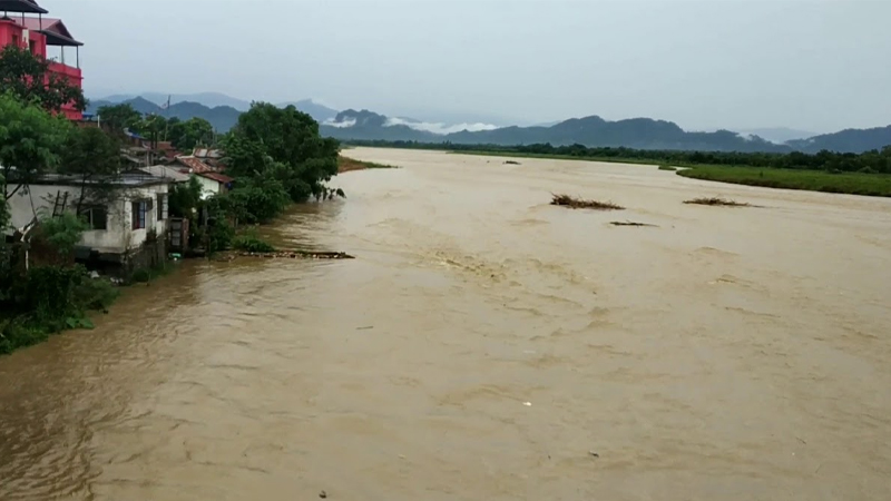 जिल्लामै सुविधासम्पन्न अस्पताल छन्, तर जानुपर्छ भारत