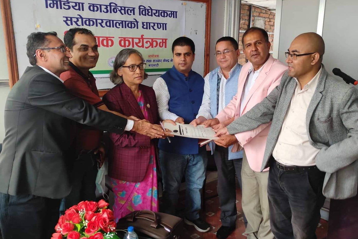 प्रेस स्वतन्त्रताको घाँटी निमोठ्ने काम नगर्न सरकारलाई चेतावनी