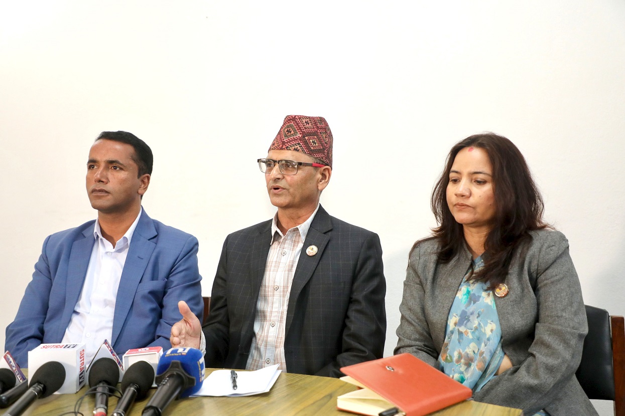 तीन विपक्षी दलको ध्यानाकर्षण