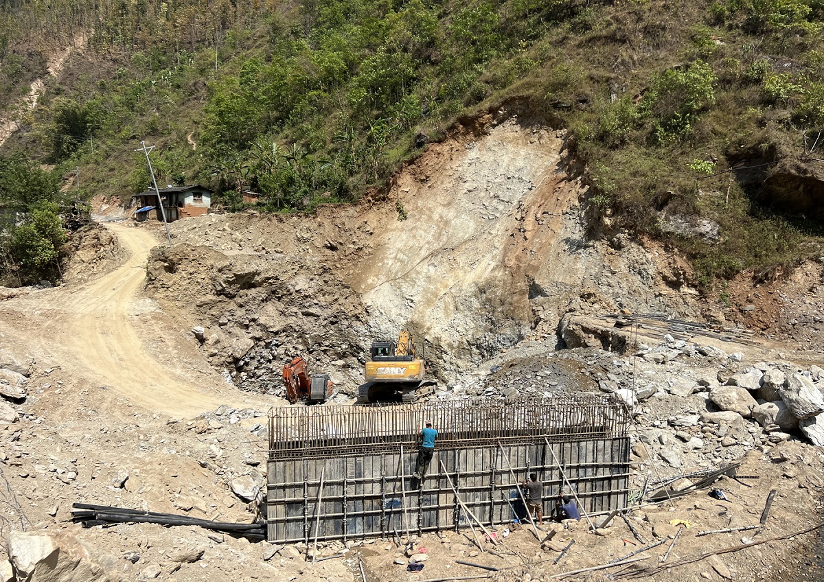 ८ वर्षसम्म पुल नबन्दा राप्ती लोकमार्ग जोड्ने योजना अधुरै