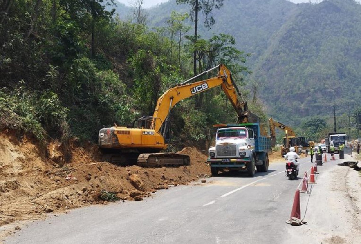 मुग्लिन-मलेखु सडक स्तरोन्नति कछुवा गतिमा