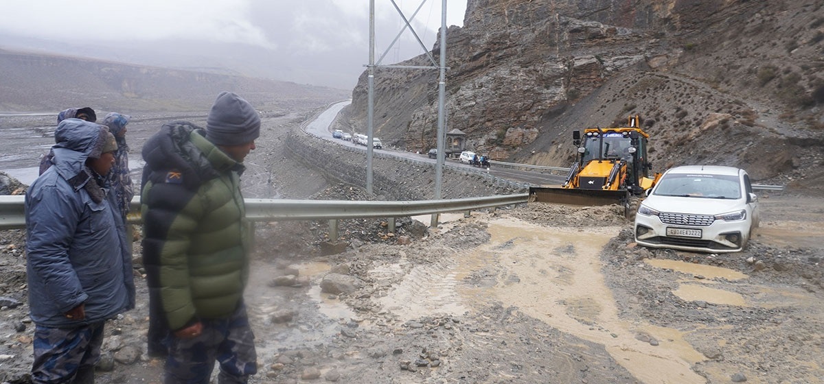 मुस्ताङमा बाढीपहिरोले यातायातमा समस्या, कोरला सडकखण्ड पूर्ण रुपमा अवरुद्ध