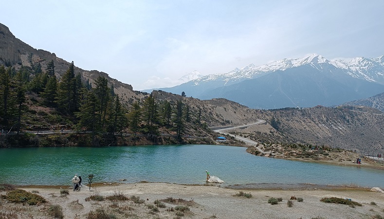 मुस्ताङको घरपझोङमा रहेको ढुम्बा ताल