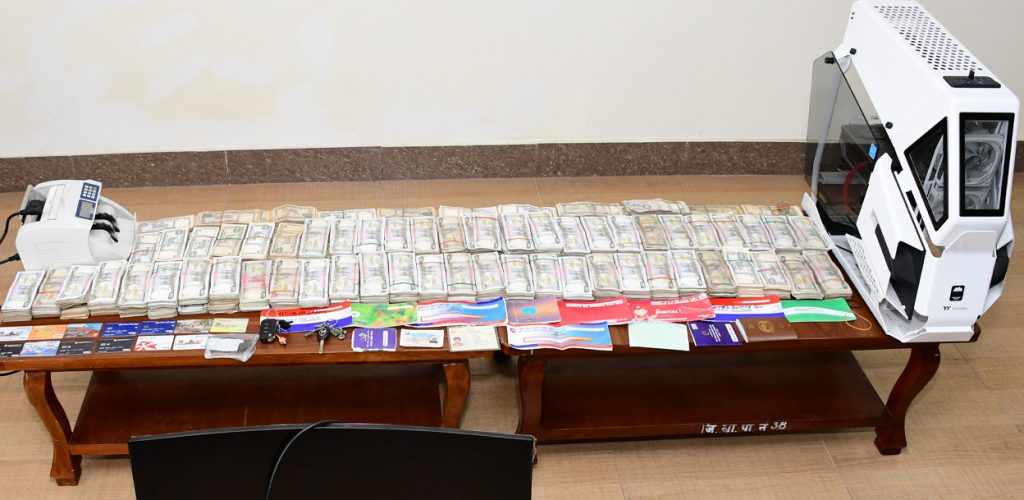 एक करोड १६ लाख नगदसहित दुई हुण्डी कारोबारी पक्राउ