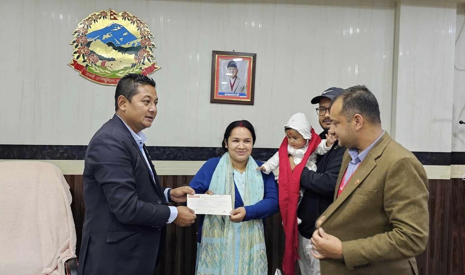 बागलुङमा 'नगरकी छोरी' कार्यक्रम: २० वर्ष चलाउन नमिल्ने बैंक खाता